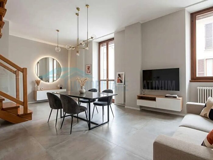 Appartamento con 6 locali in vendita in Via Alessandro Volta, Canzo