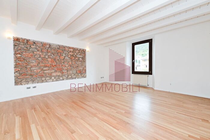 Appartamento trilocale in vendita in Via Luvio Fiorentini, Brescia