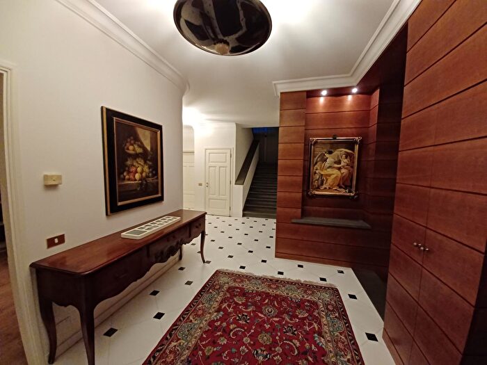 Casa con 10 locali in vendita in Capraia E Limite