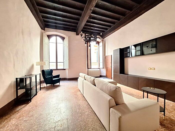 Appartamento trilocale in affitto in Borgo degli Albizi, Duomo, Firenze