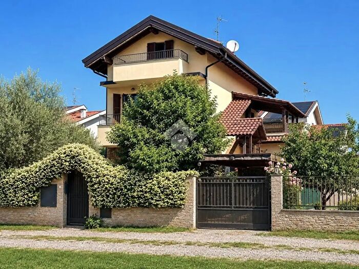 Casa con 6 locali in vendita in Via Montirone, Vimercate