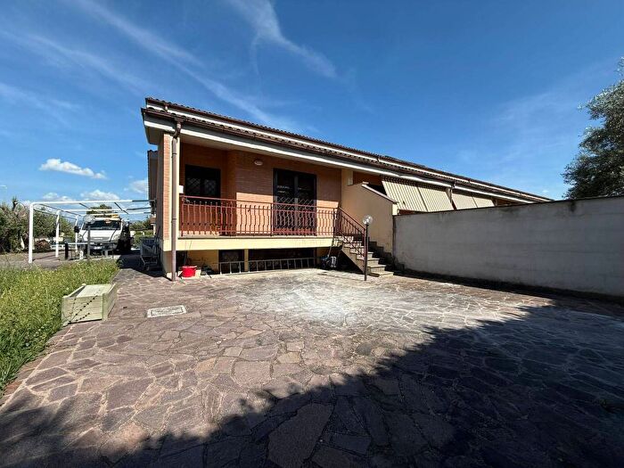 Casa trilocale in affitto in Via Massa di San Giuliano, Castelverde, Roma