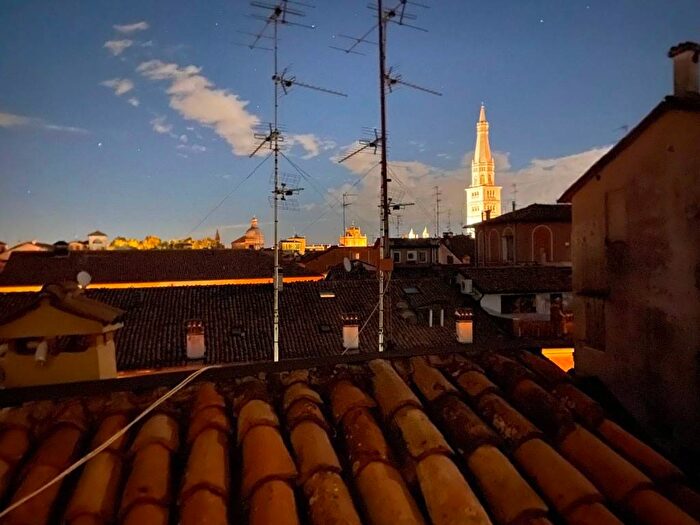 Appartamento trilocale in affitto in Centro Storico, Modena