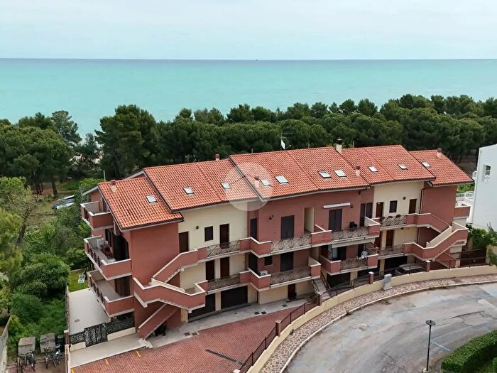 Appartamento trilocale in vendita in Via Stati Uniti dAmerica, Pineto