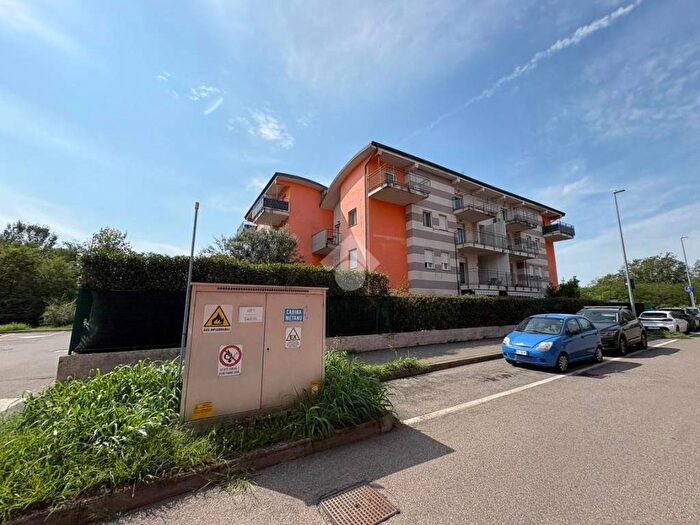 Appartamento bilocale in affitto in Via Rubicone, Lainate
