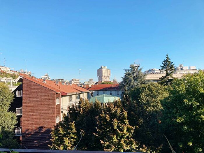 Appartamento con 6 locali in affitto in Via Quadronno, Quadronno Crocetta, Milano