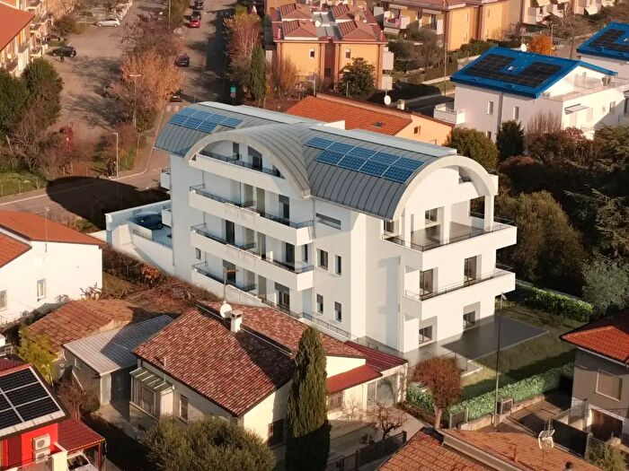 Appartamento con 7 locali in vendita in Via Europa, Santarcangelo Di Romagna