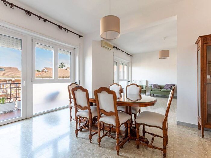 Appartamento con 5 locali in affitto in Via Cinigiano, Nuovo Salario, Roma