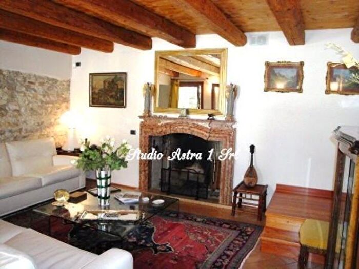 Casa con 6 locali in vendita in Possagno