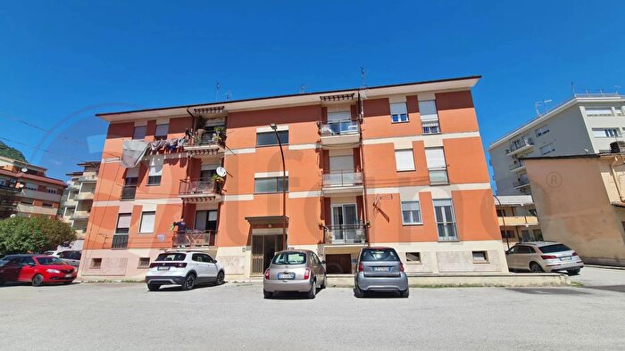 Appartamento con 9 locali in vendita in Via Carlo Cattaneo, Sora