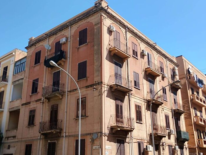 Appartamento quadrilocale in affitto in Via Orazio Antinori, Zisa, Palermo