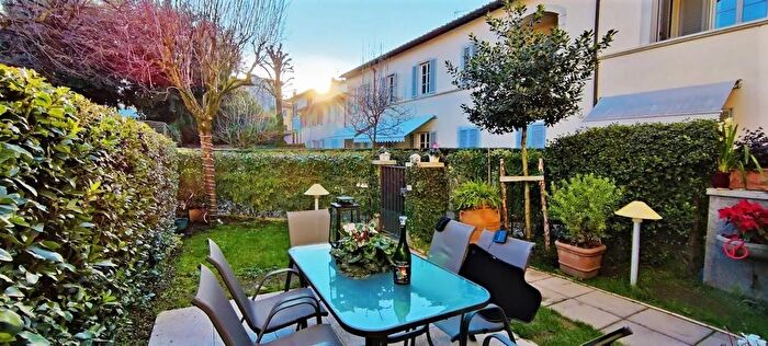 Casa con 6 locali in vendita in Firenze, Firenze