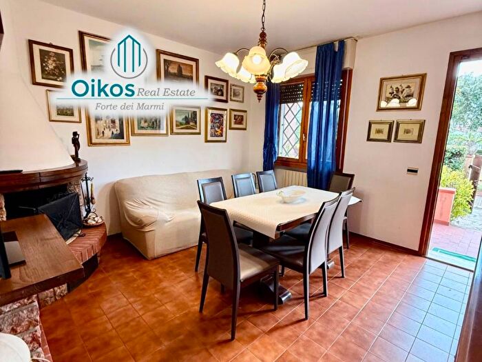 Casa con 6 locali in affitto in Via dellAcqua, Centro, Forte dei Marmi