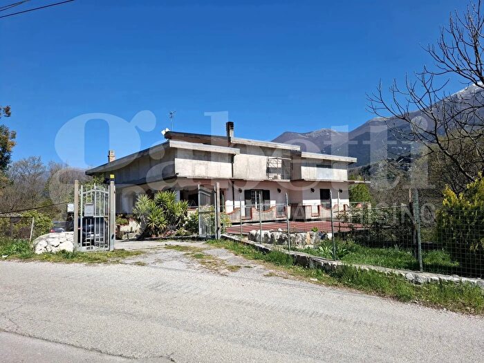 Casa con 5 locali in vendita in Località Collepiano, Balsorano