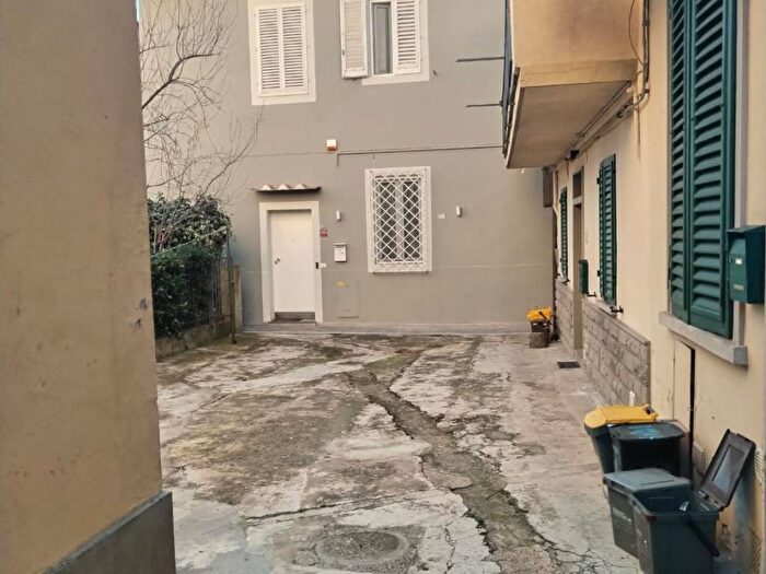 Appartamento quadrilocale in affitto in Via Reginaldo Giuliani, Castello, Firenze