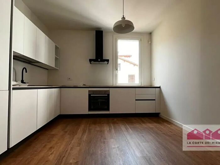 Appartamento trilocale in affitto in Contrà Porti, Vicenza