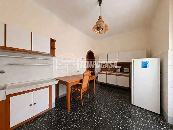 Appartamento trilocale in vendita in Via Giovanni Arrivabene, Genova