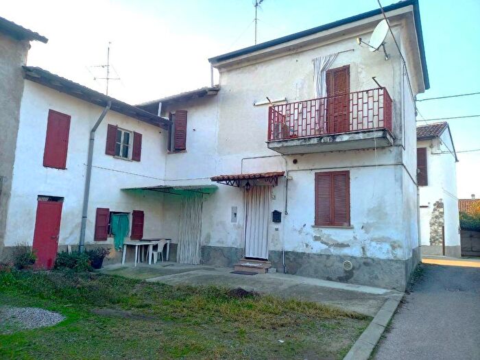 Casa con 5 locali in vendita in Orio Litta