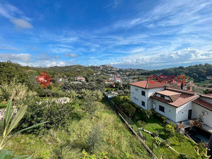 Casa con 6 locali in vendita in Via Filippo Cammarota, Minturno