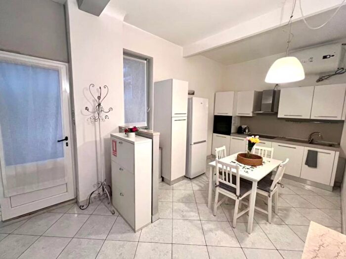 Appartamento bilocale in affitto in Via Giovan Battista Pergolesi, Centrale, Milano
