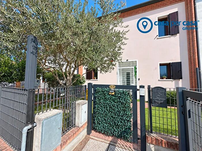 Casa trilocale in vendita in Via Firenze, Porto Viro
