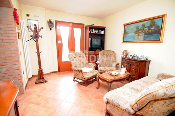 Casa con 6 locali in vendita in Revine Lago