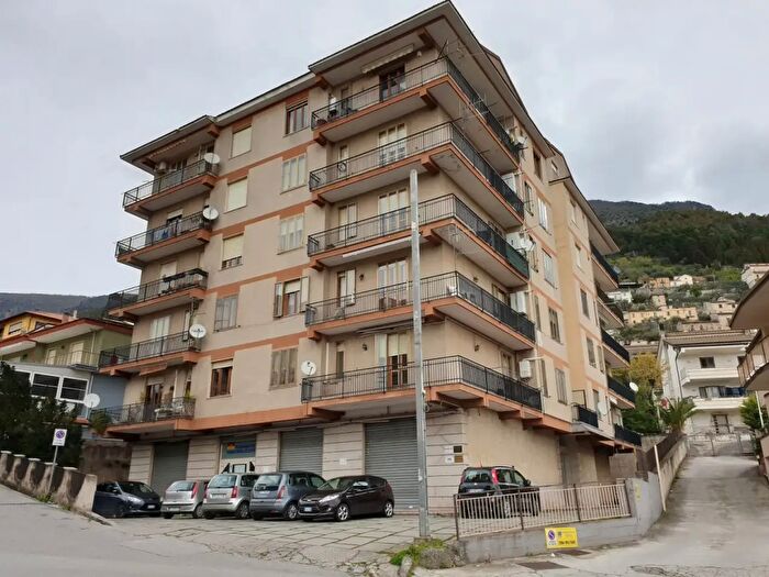 Appartamento quadrilocale in vendita in Via Valle Mauro, Sala Consilina