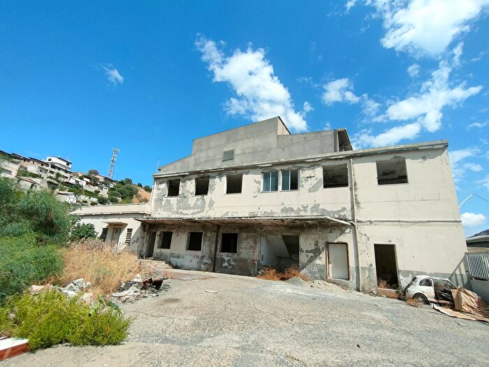 Casa quadrilocale in vendita in Via Aldo Tripodi, Melito Di Porto Salvo