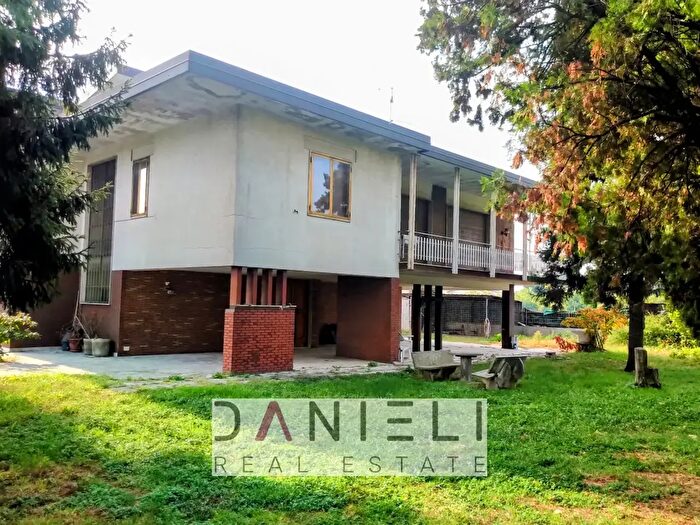 Casa con 5 locali in vendita in Via E De Amicis, Montecchio Maggiore