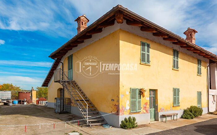 Casa con 6 locali in vendita in Via Mondovi, Fossano