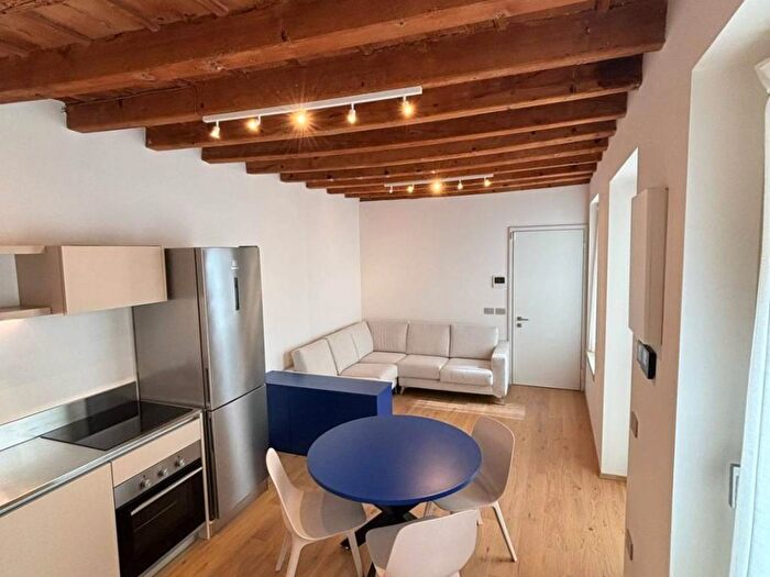 Appartamento bilocale in affitto in Via Santa Felicita, Centro Storico, Verona
