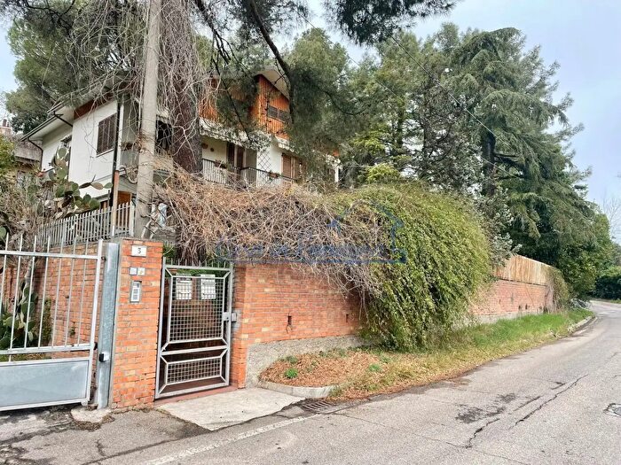 Casa con 9 locali in vendita in Via Castellaccio, Rimini