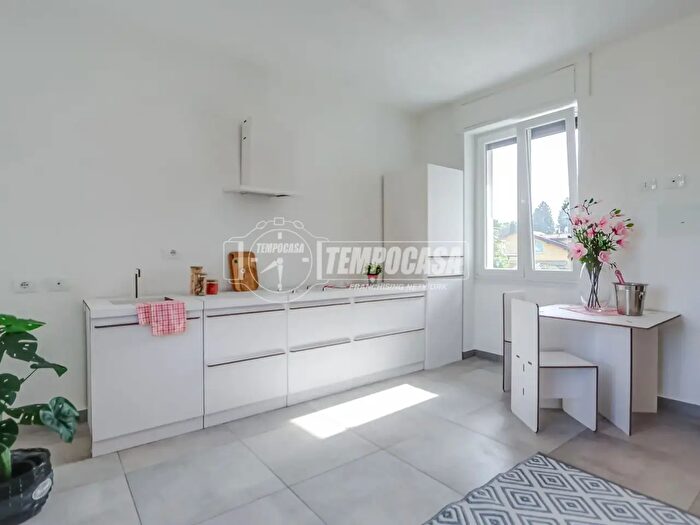 Appartamento trilocale in vendita in Via IV Novembre, Somma Lombardo