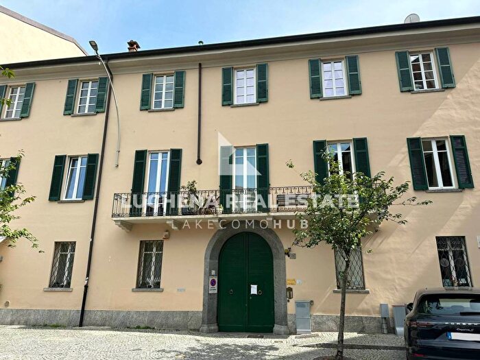 Appartamento bilocale in affitto in Piazza Alessandro Volta, Centro Storico, Como