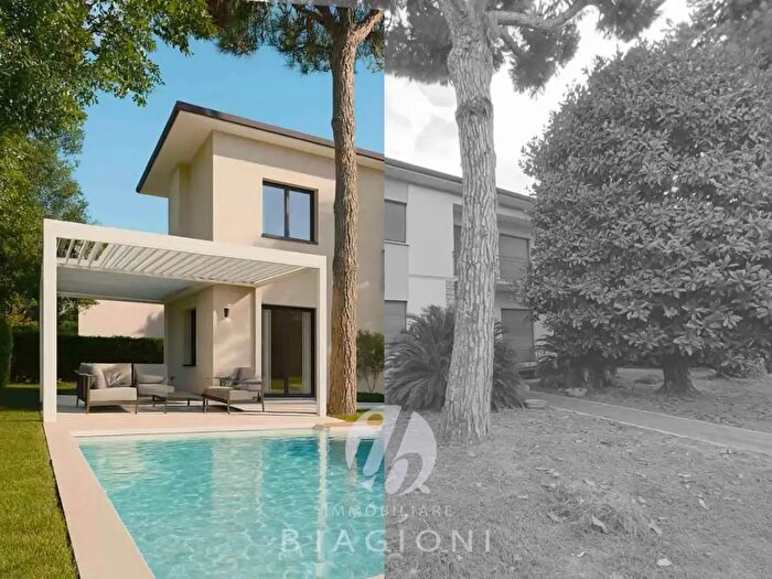 Casa con 9 locali in vendita in Pietrasanta