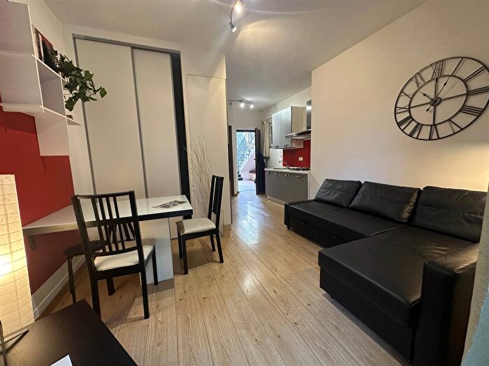 Case in Vendita e in Affitto - 3