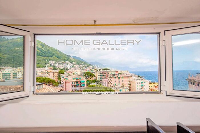 Appartamento trilocale in vendita in Via Nicola Fabrizi, Genova