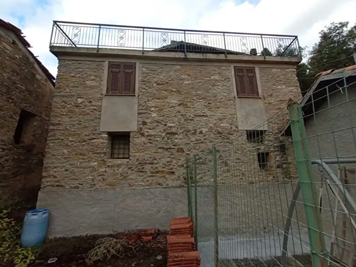 Casa con 6 locali in vendita in Via Cavour, Rezzo