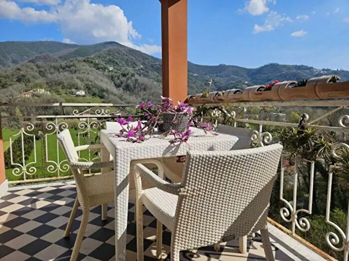 Appartamento con 6 locali in vendita in Via Cogozzale, Leivi