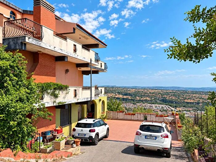 Casa con 13 locali in vendita in Contrada Garofalo, Canicattini Bagni