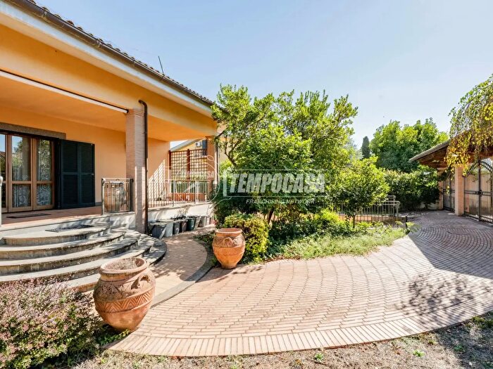 Casa quadrilocale in vendita in Via di Pratigliolo, Bracciano