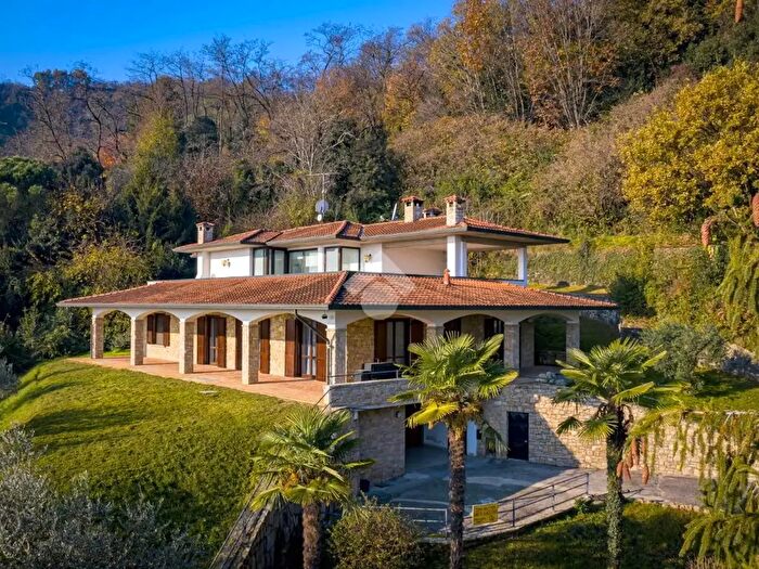 Casa con 14 locali in vendita in Via Provinciale, Castelli Calepio