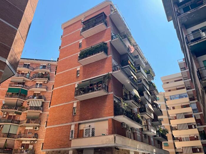 Appartamento trilocale in vendita in Via di Vigna Corsetti, Roma