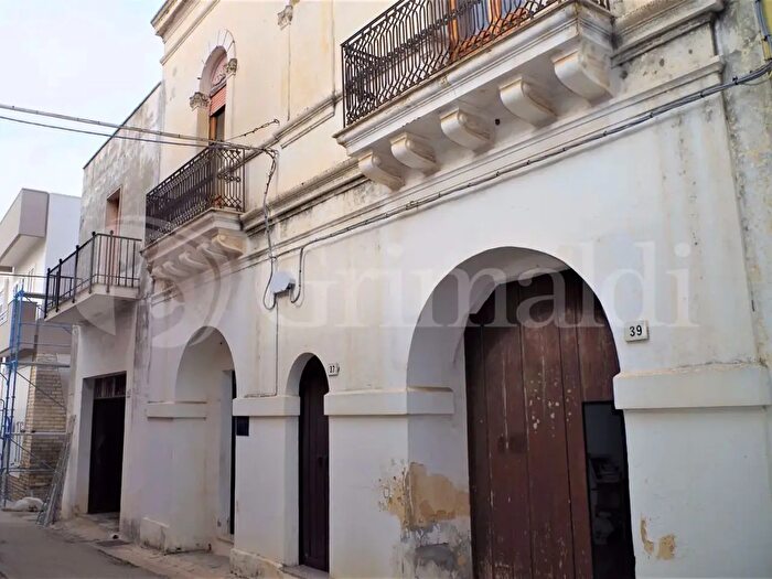 Casa con 10 locali in vendita in Via Ravenna, Sannicola