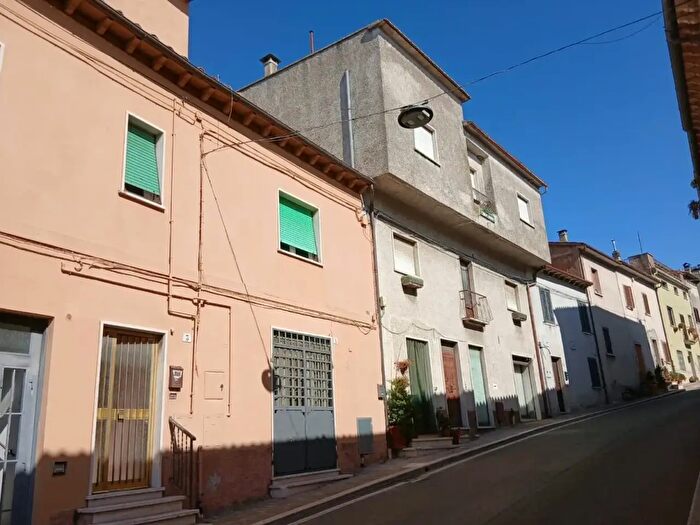 Casa con 9 locali in vendita in Via Ventiquattro Maggio, Alviano