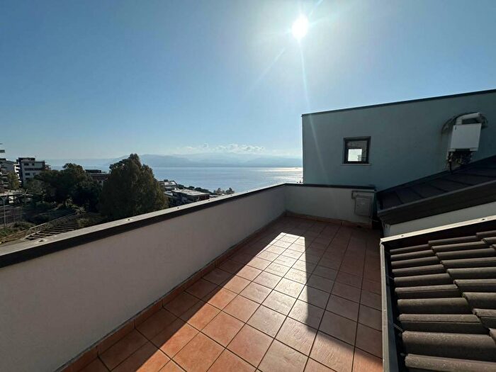 Casa bilocale in affitto in Strada Panoramica dello Stretto, Litoranea Panoramica, Messina