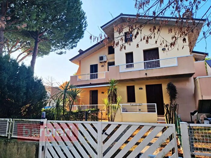 Appartamento trilocale in vendita in Via Mercurio, Cervia