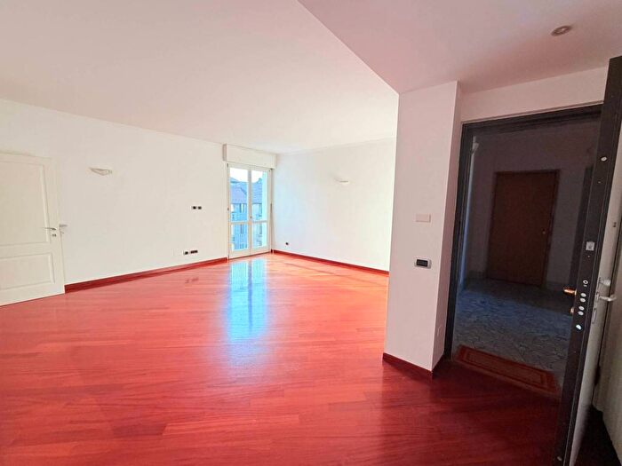 Appartamento trilocale in affitto in Via Gaetano Previati, Amendola Buonarroti, Milano