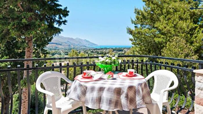 Casa con 6 locali in vendita in Via Costamante, Castellammare Del Golfo