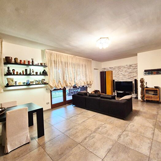 Appartamento con 6 locali in vendita in Via Veneto, Peschiera Borromeo